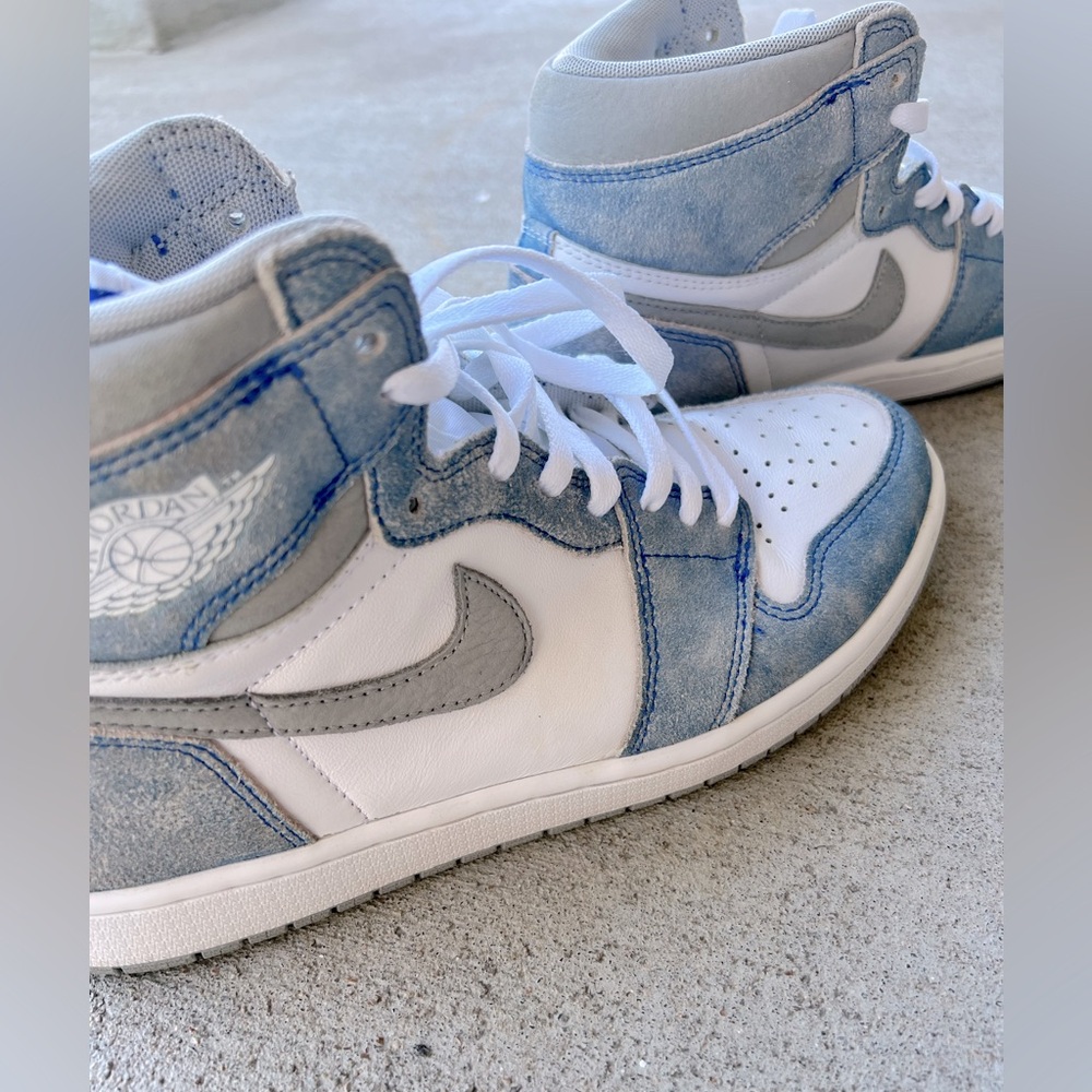 Size 10 2021
Air Jordan 1 Retro High OG 'Hyper Royal good condition